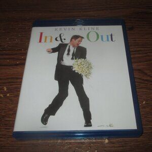 In & Out (Blu-ray Disc, 2021, Canadian) Kevin Kline